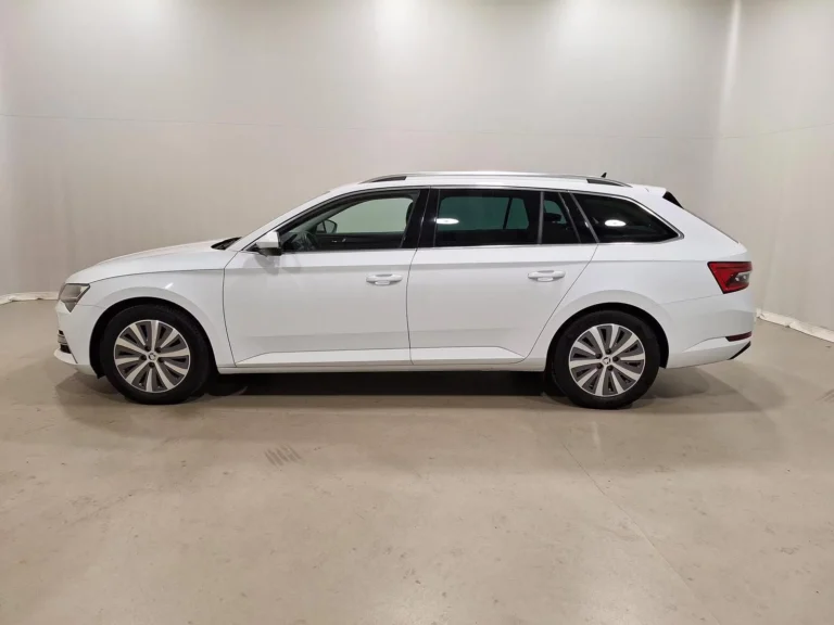 Használt Skoda Superb (2021, fehér)
