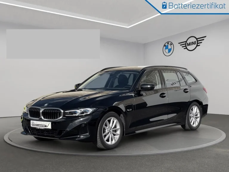 Használt BMW 330 (2023, fekete)