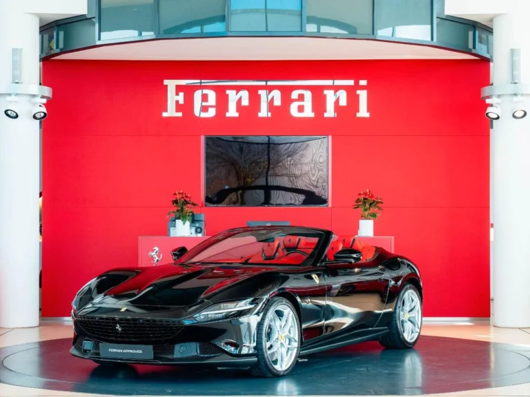 Használt Ferrari Roma (2024, fekete)