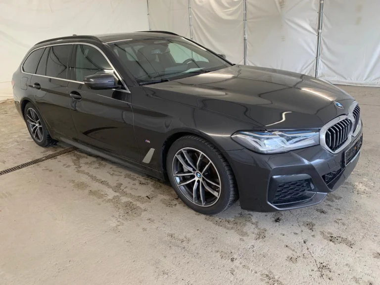 Használt BMW 540 (2024, szürke)