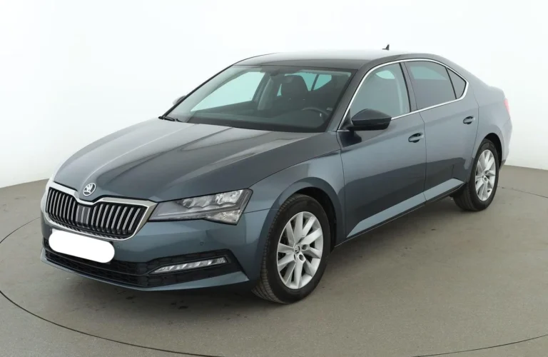 Használt Skoda Superb (2021, szürke)