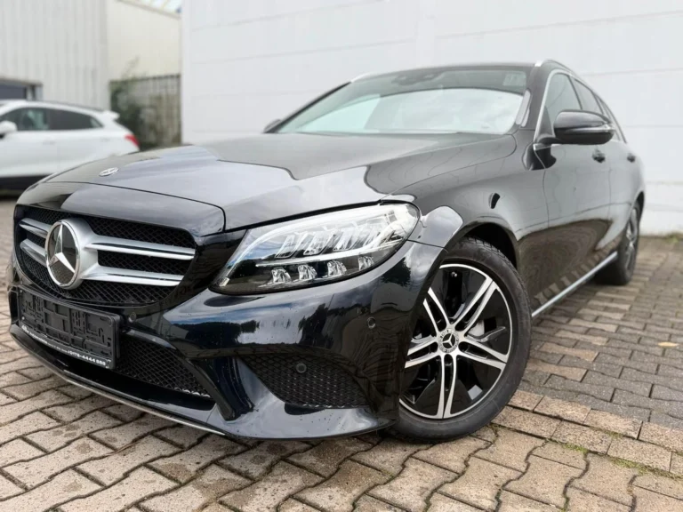 Használt Mercedes-Benz C 180 (2021, fekete)