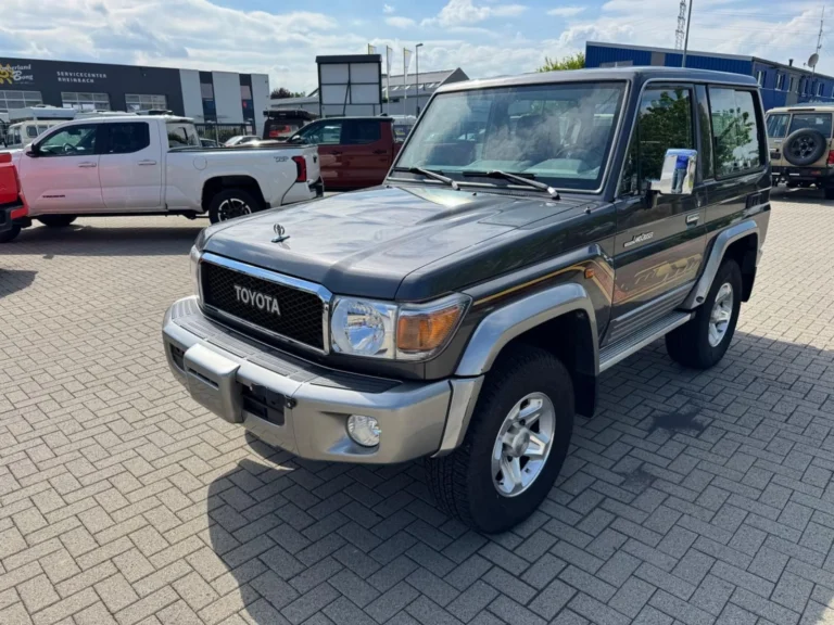 Használt Toyota Land Cruiser (2022, szürke)