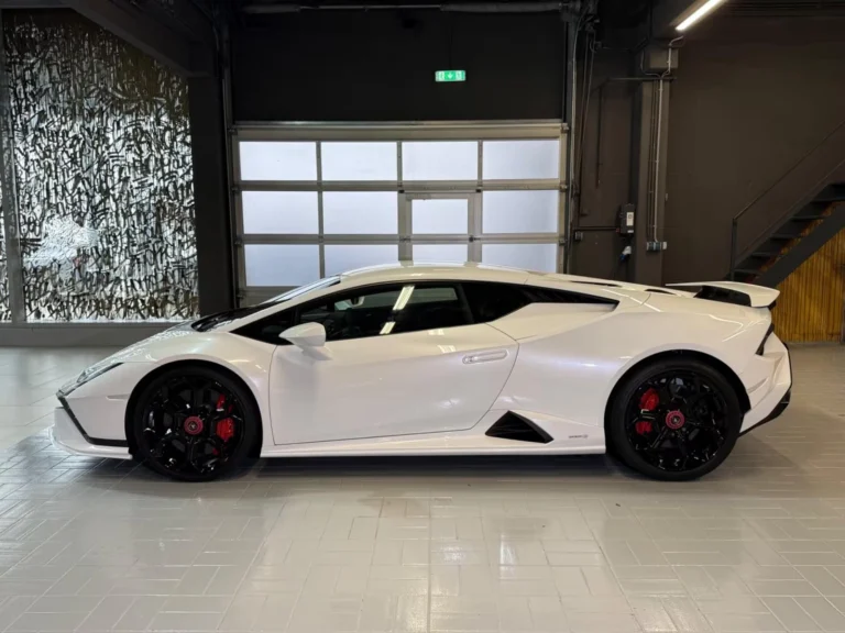Használt Lamborghini Huracán (2023, fehér)