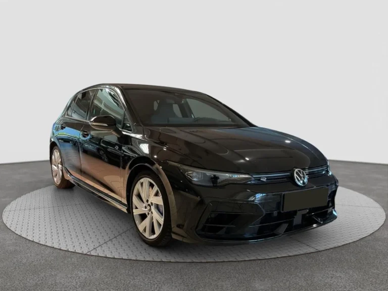 Használt Volkswagen Golf (2025, fekete)