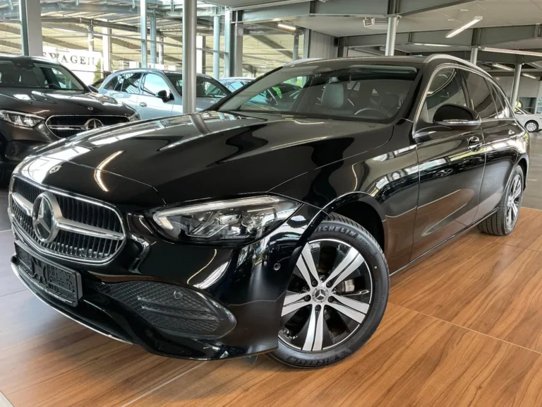 Használt Mercedes-Benz C 300 (2023, fekete)
