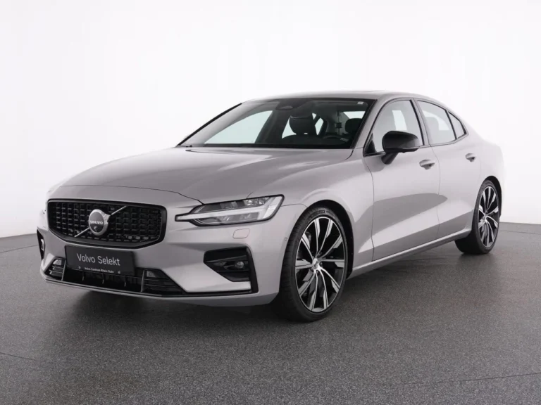 Használt Volvo S60 (2024, ezüst)