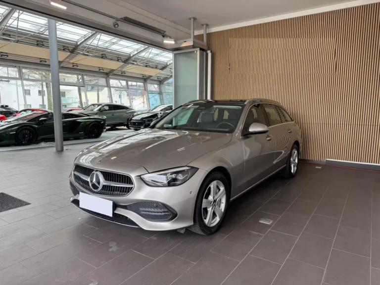 Használt Mercedes-Benz C 300 (2022, ezüst)