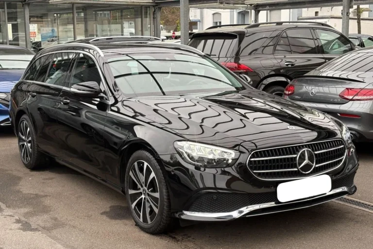 Használt Mercedes-Benz E 300 (2022, fekete)