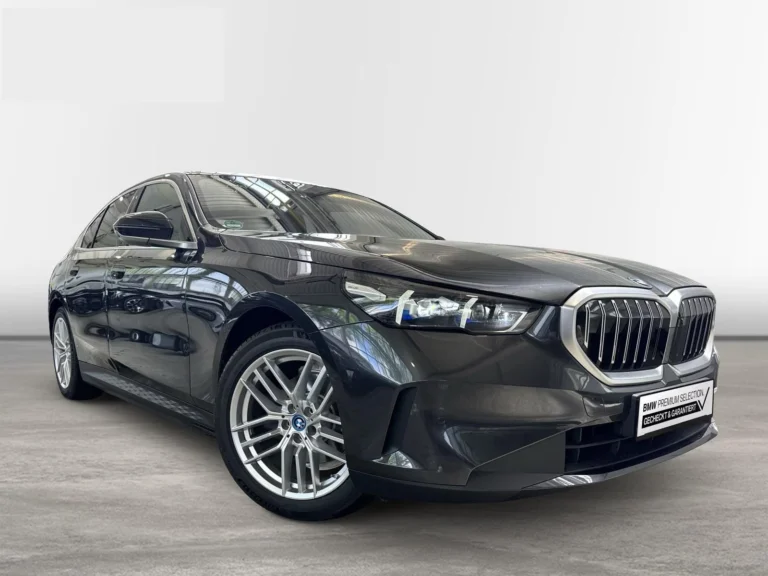 Használt BMW 530 (2024, szürke)