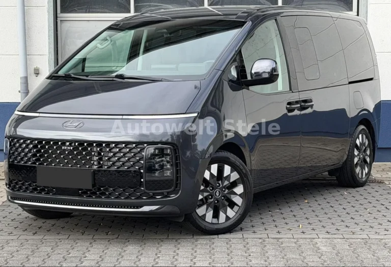 Használt Hyundai Staria (2022, szürke)