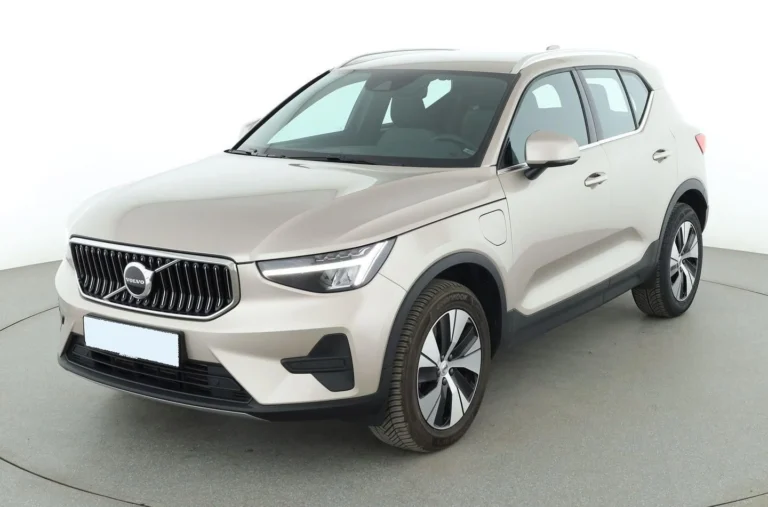 Használt Volvo XC40 (2022, aranysárga)