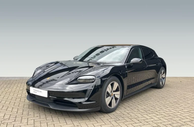 Használt Porsche Taycan (2023, fekete)