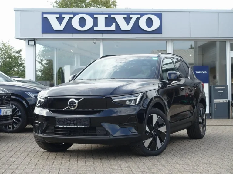 Használt Volvo EX40 (2025, fekete)