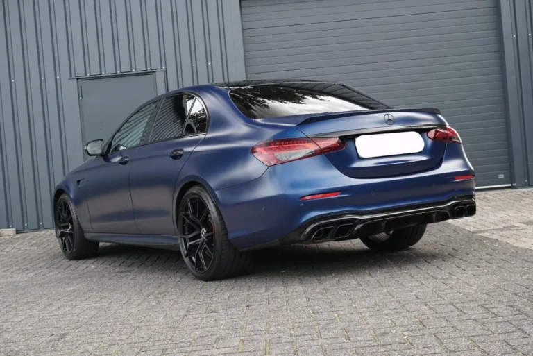 Használt Mercedes-AMG E 63 (2021, kék)