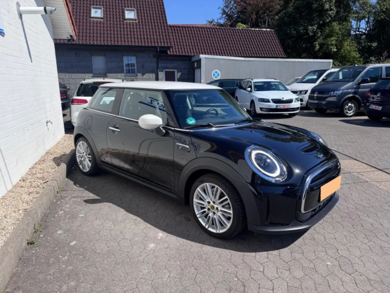 Használt MINI MINI Cooper (2021, fekete)