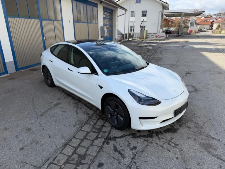 Használt Tesla Model 3 (2023, fehér)