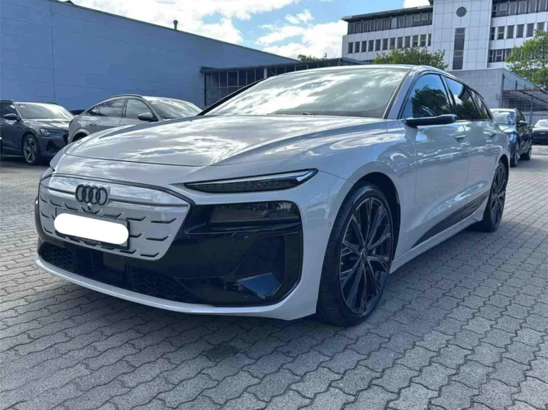 Használt Audi S6 (2025, bézs)