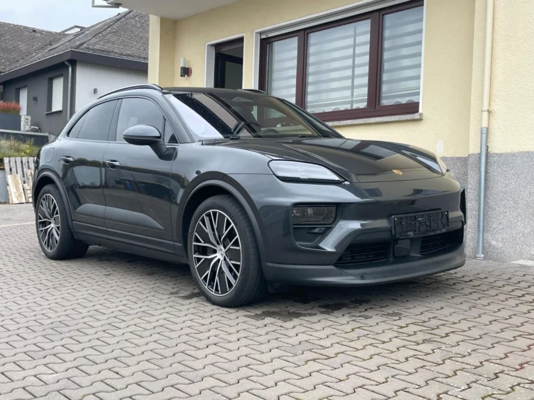 Használt Porsche Macan (2025, szürke)